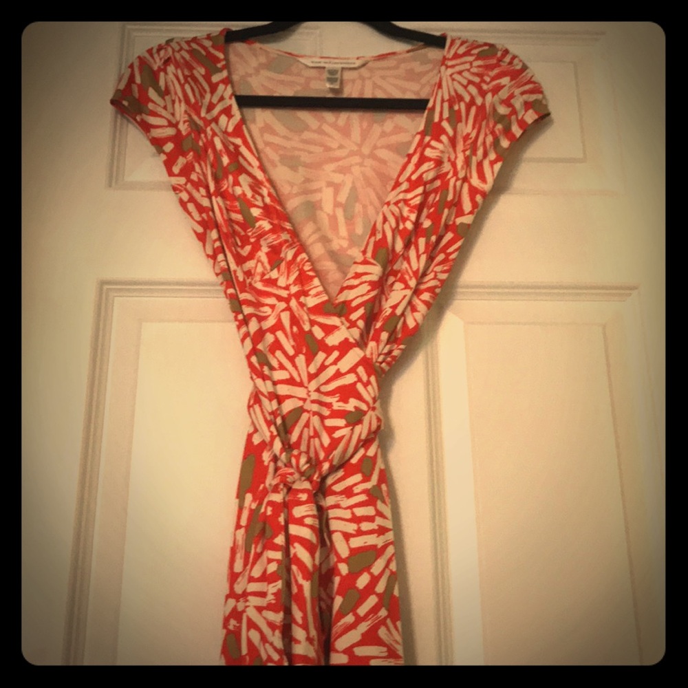 Diane von Furstenberg short sleeve wrap dress